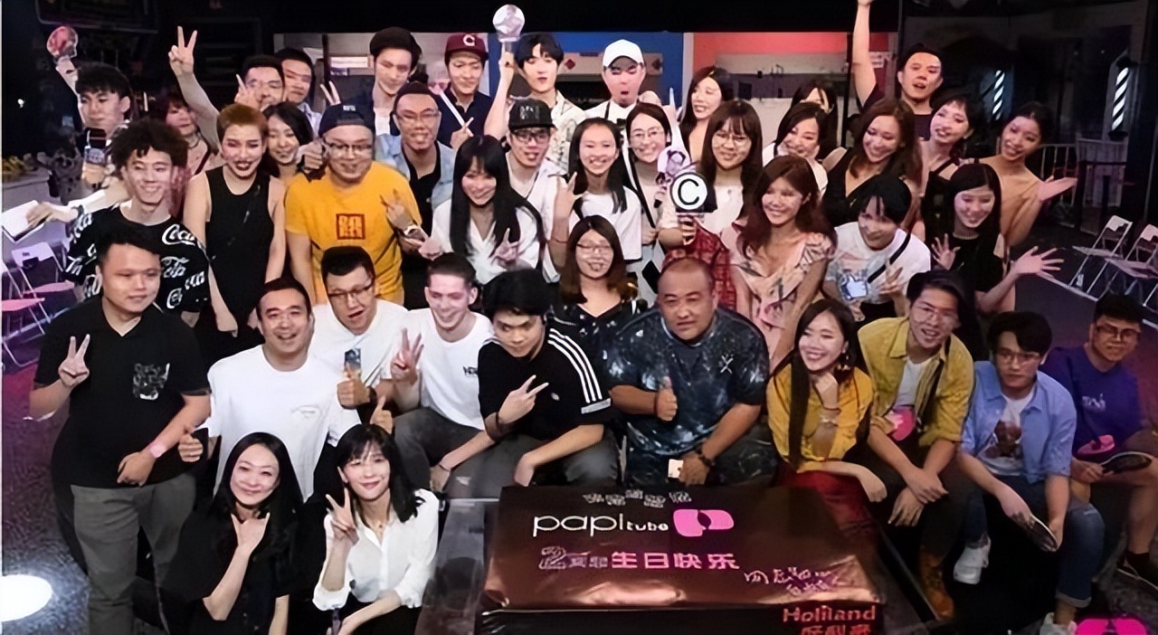 娱乐八卦中的网红有哪些-_顶级网红收入高不高_网红直播带货收入排行