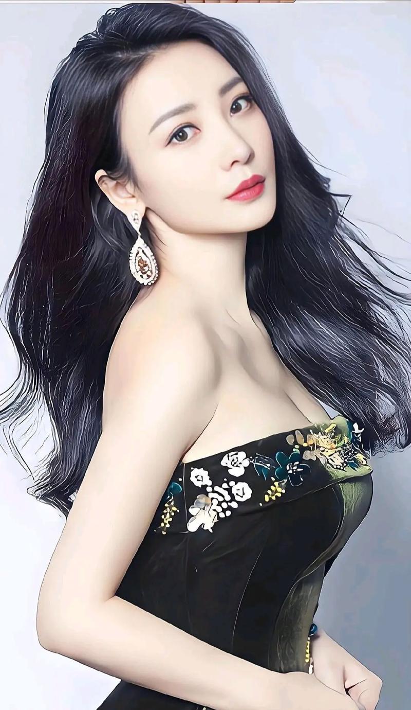 女大男小结婚明星_女明星的胸围排行_女明星胸小排行榜