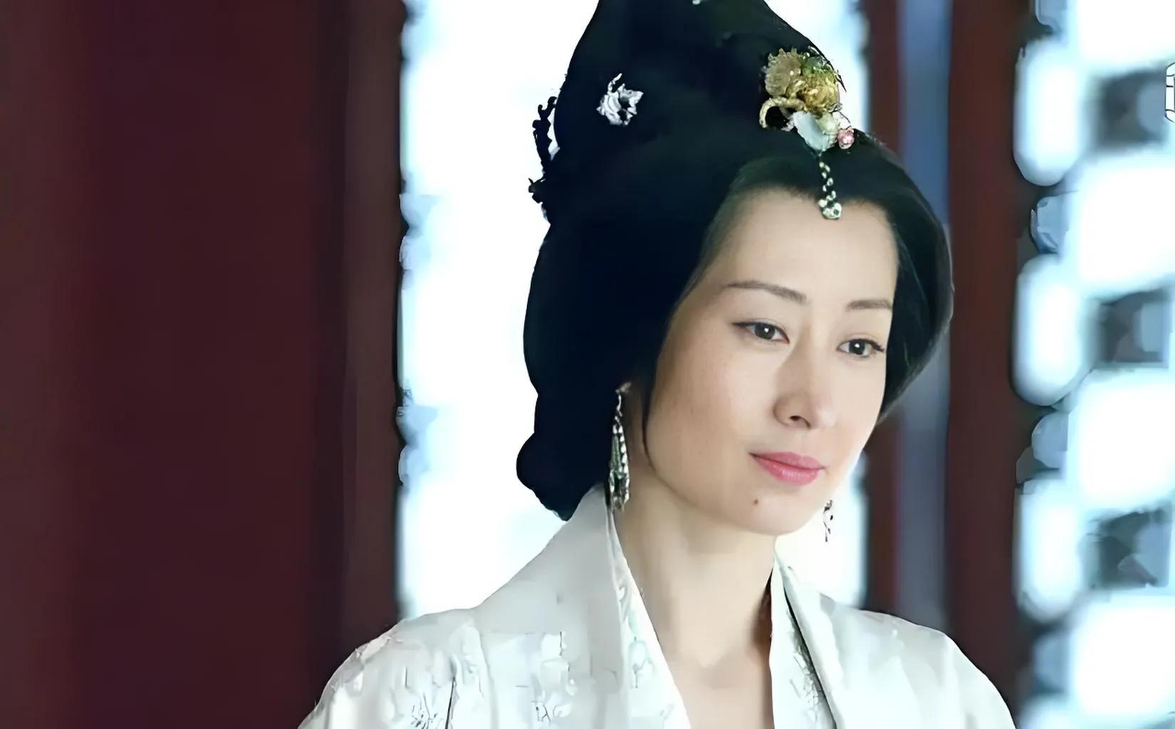 年轻时长得一般的女星_长发的女明星_年过40越来越有韵味的女星